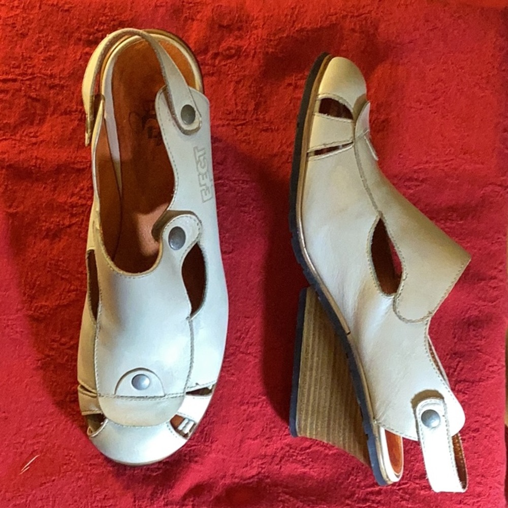 Eject Shoes Unusual Taupe Slingback Wedges from Portugal Size 10/ 41